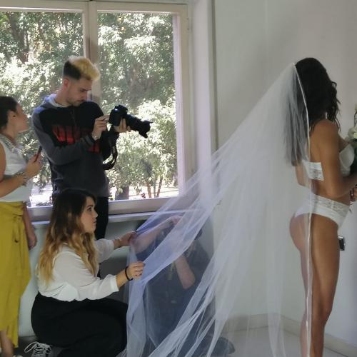Backstage dello shooting fotografico per la modella della linea di biancheria intima da sposa "Timeless" ideata dalla nostra allieva Paola Rollo.
